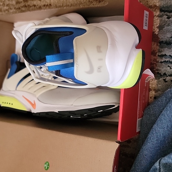 Nike womens sneaker - Picture 3 of 9